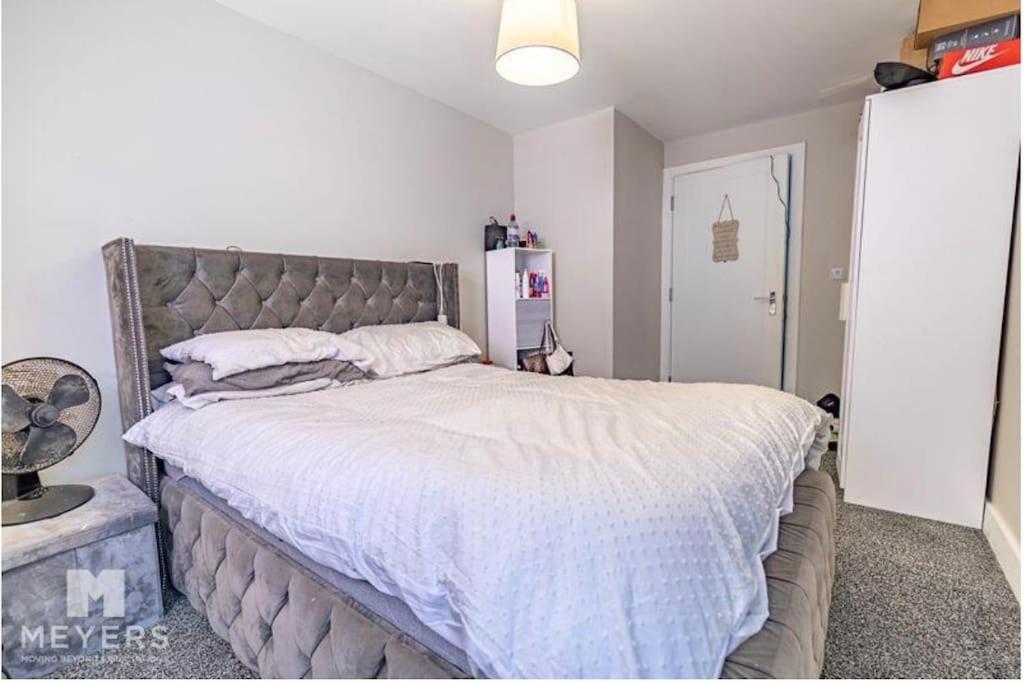 2 Bedroom Spacious Apartment Sleeps 5 Bournemouth Buitenkant foto